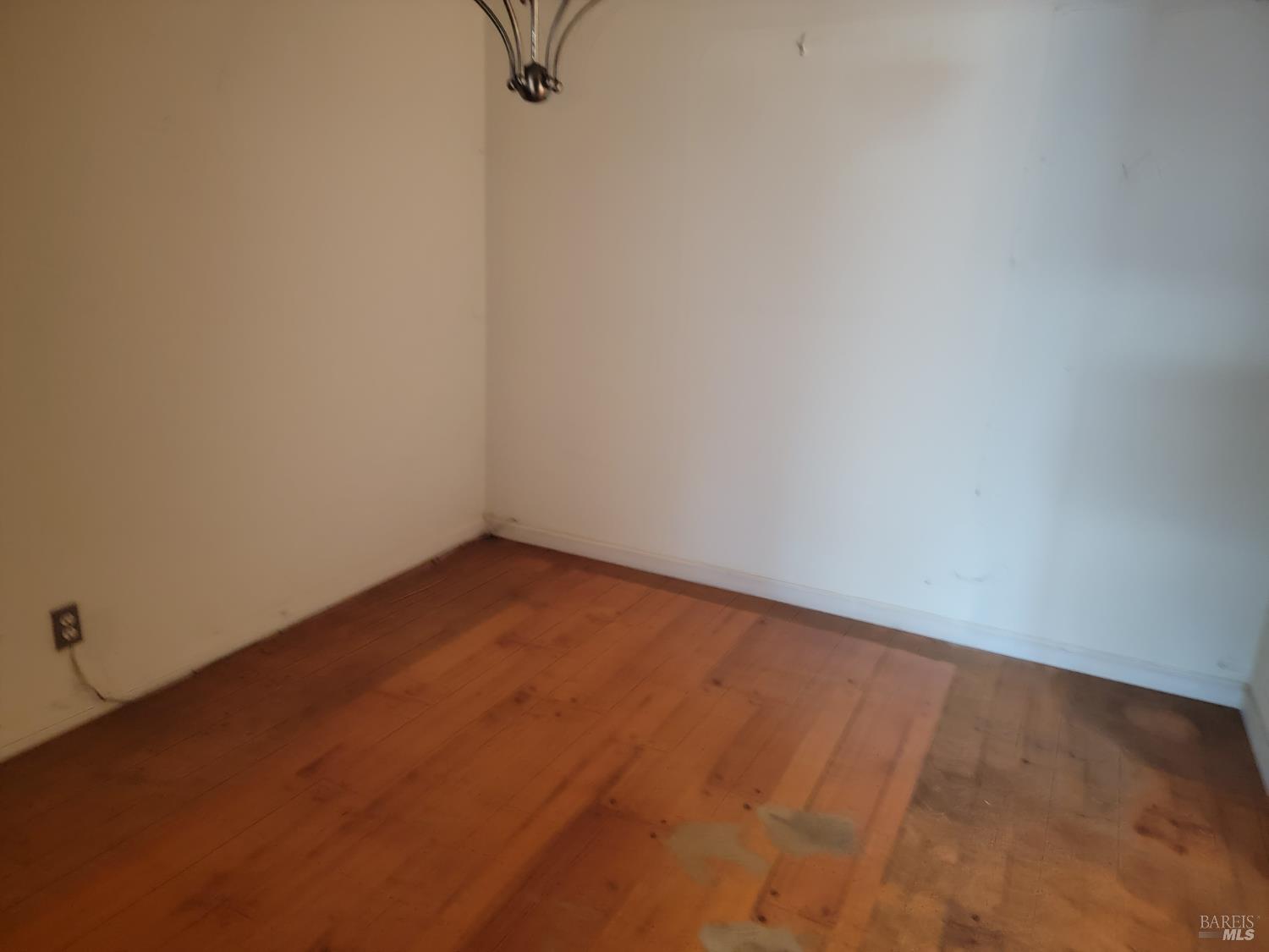 Detail Gallery Image 5 of 10 For 9500 Golf Links Rd, Oakland,  CA 94605 - 2 Beds | 1 Baths