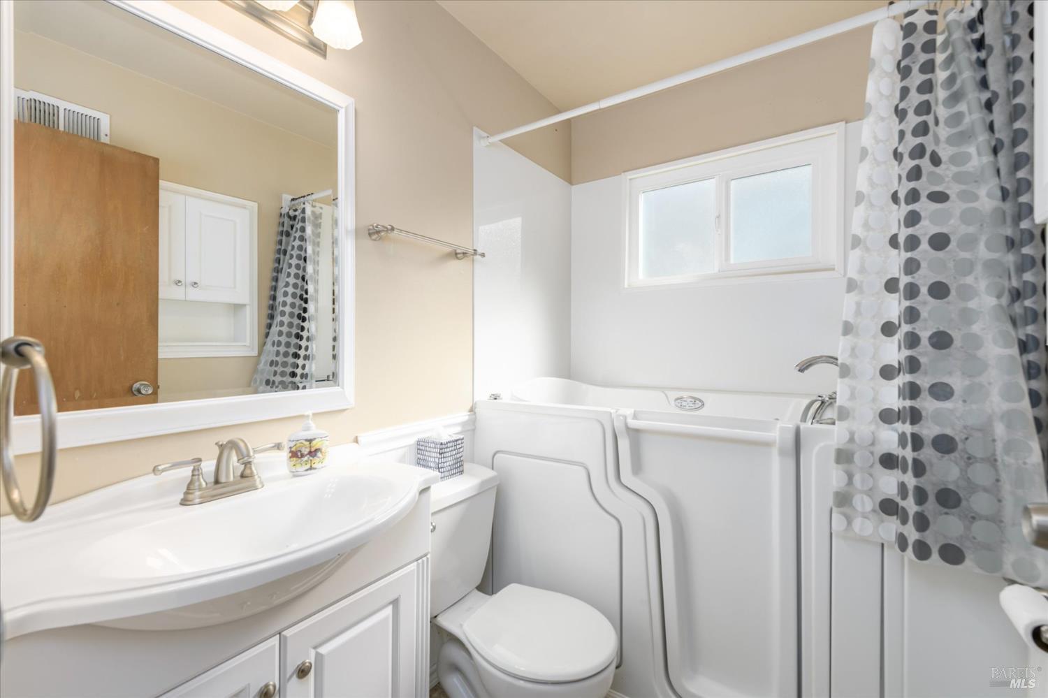 Detail Gallery Image 16 of 25 For 2430 Yajome St, Napa,  CA 94558 - 3 Beds | 2 Baths