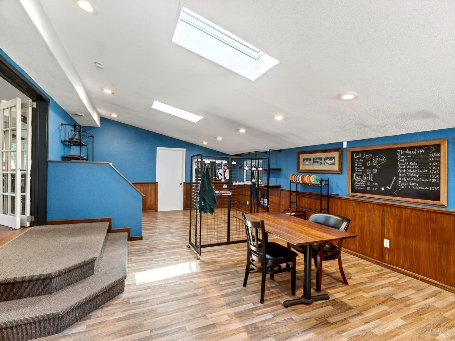 Detail Gallery Image 38 of 91 For 16451 Golf Rd, Cobb,  CA 95426 - 2 Beds | 1 Baths