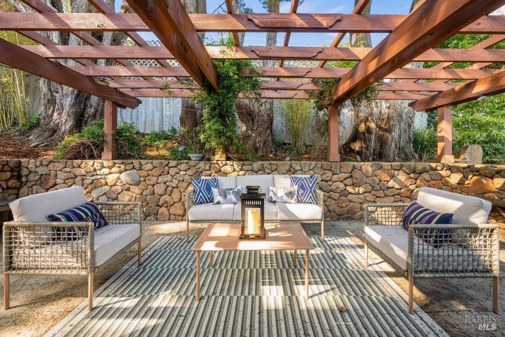 Detail Gallery Image 9 of 37 For 146 Morning Sun Ave, Mill Valley,  CA 94941 - 3 Beds | 2 Baths