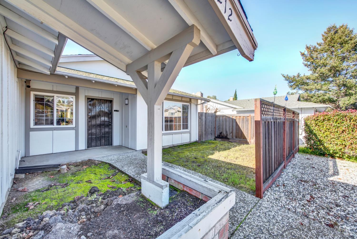 Detail Gallery Image 9 of 65 For 1212 Stirling Dr, Rodeo,  CA 94572 - 4 Beds | 2 Baths