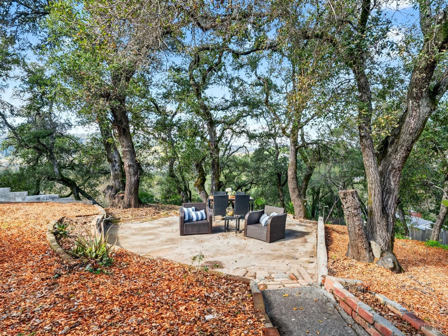 Detail Gallery Image 10 of 44 For 611 Lake St, Cloverdale,  CA 95425 - 3 Beds | 2 Baths