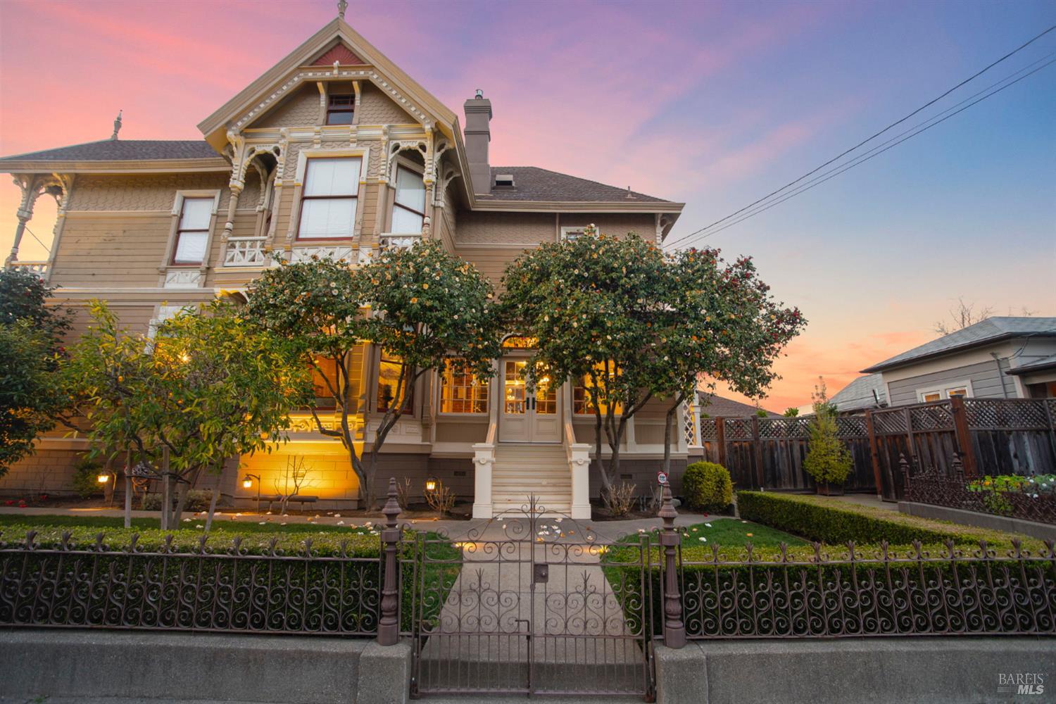 Detail Gallery Image 7 of 77 For 608 Randolph St, Napa,  CA 94559 - 3 Beds | 3/3 Baths