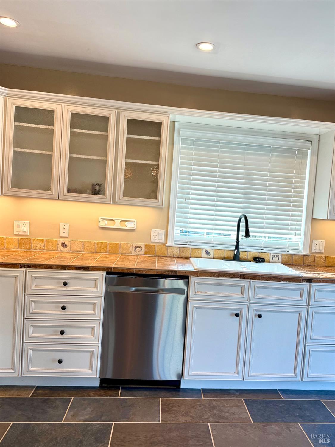 Detail Gallery Image 16 of 32 For 136 Berryessa Dr, Napa,  CA 94558 - 2 Beds | 2 Baths