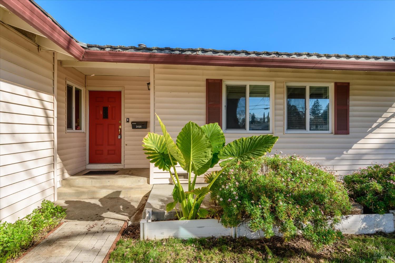 Detail Gallery Image 3 of 25 For 2430 Yajome St, Napa,  CA 94558 - 3 Beds | 2 Baths