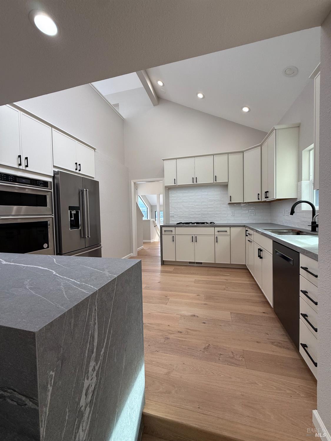 Detail Gallery Image 9 of 20 For 291 Greene St, Mill Valley,  CA 94941 - 3 Beds | 2/1 Baths