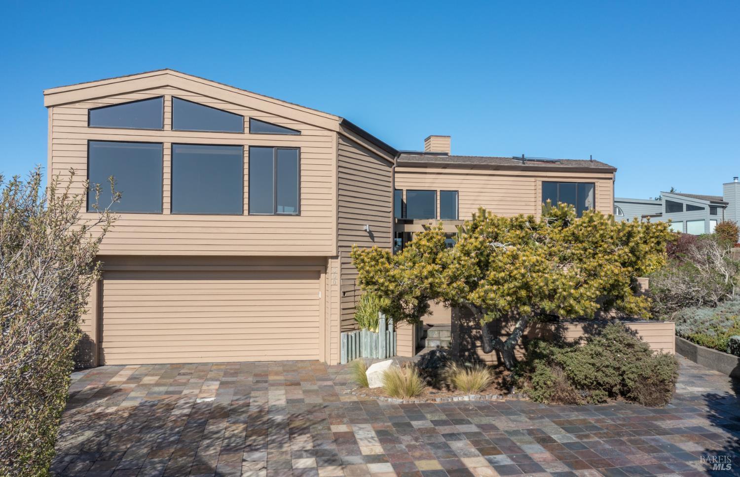 Detail Gallery Image 3 of 59 For 300 Sanderling Ct, Bodega Bay,  CA 94923 - 3 Beds | 3/1 Baths