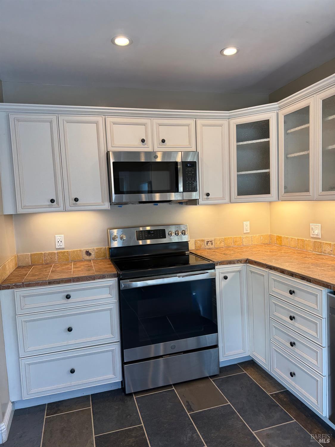 Detail Gallery Image 11 of 32 For 136 Berryessa Dr, Napa,  CA 94558 - 2 Beds | 2 Baths