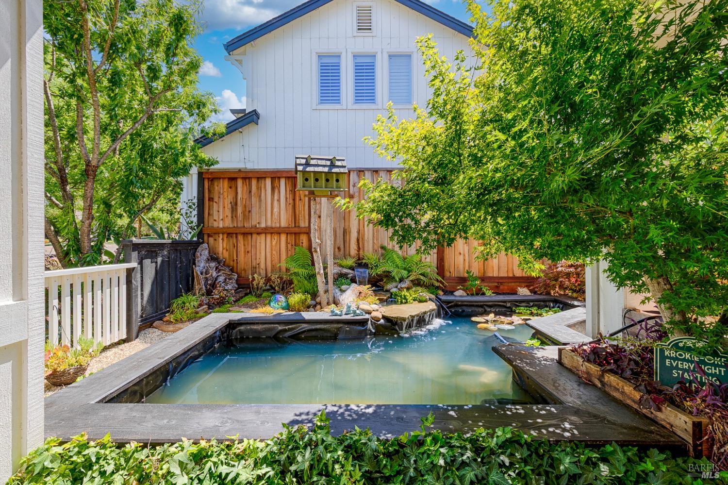 Detail Gallery Image 4 of 45 For 312 Cottage Ct, Cloverdale,  CA 95425 - 4 Beds | 3 Baths