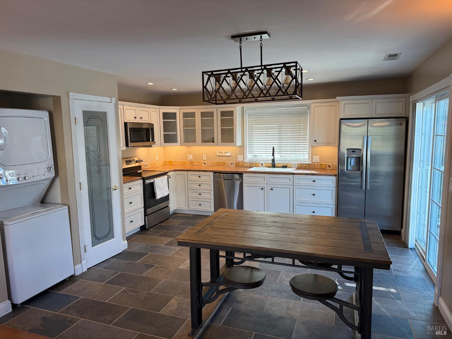 Detail Gallery Image 7 of 32 For 136 Berryessa Dr, Napa,  CA 94558 - 2 Beds | 2 Baths