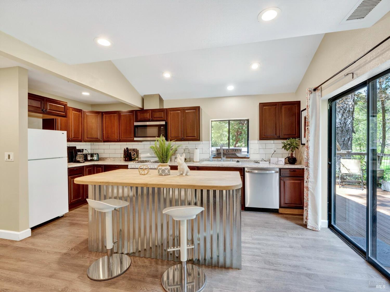 Detail Gallery Image 70 of 91 For 16451 Golf Rd, Cobb,  CA 95426 - 2 Beds | 1 Baths