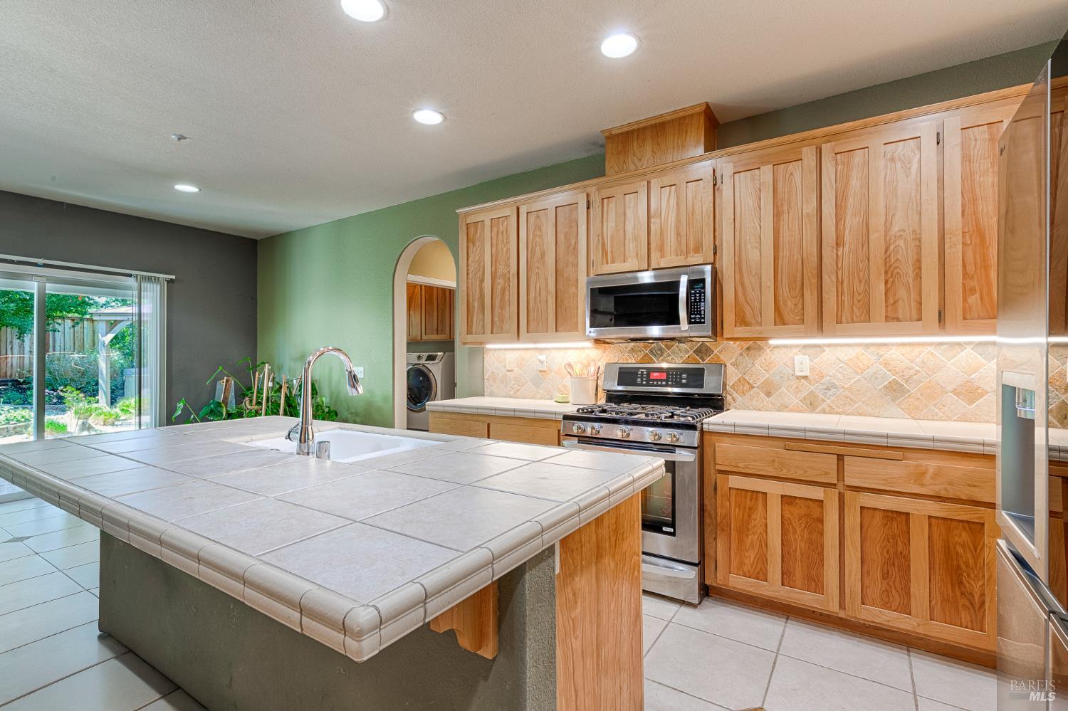 Detail Gallery Image 12 of 45 For 312 Cottage Ct, Cloverdale,  CA 95425 - 4 Beds | 3 Baths