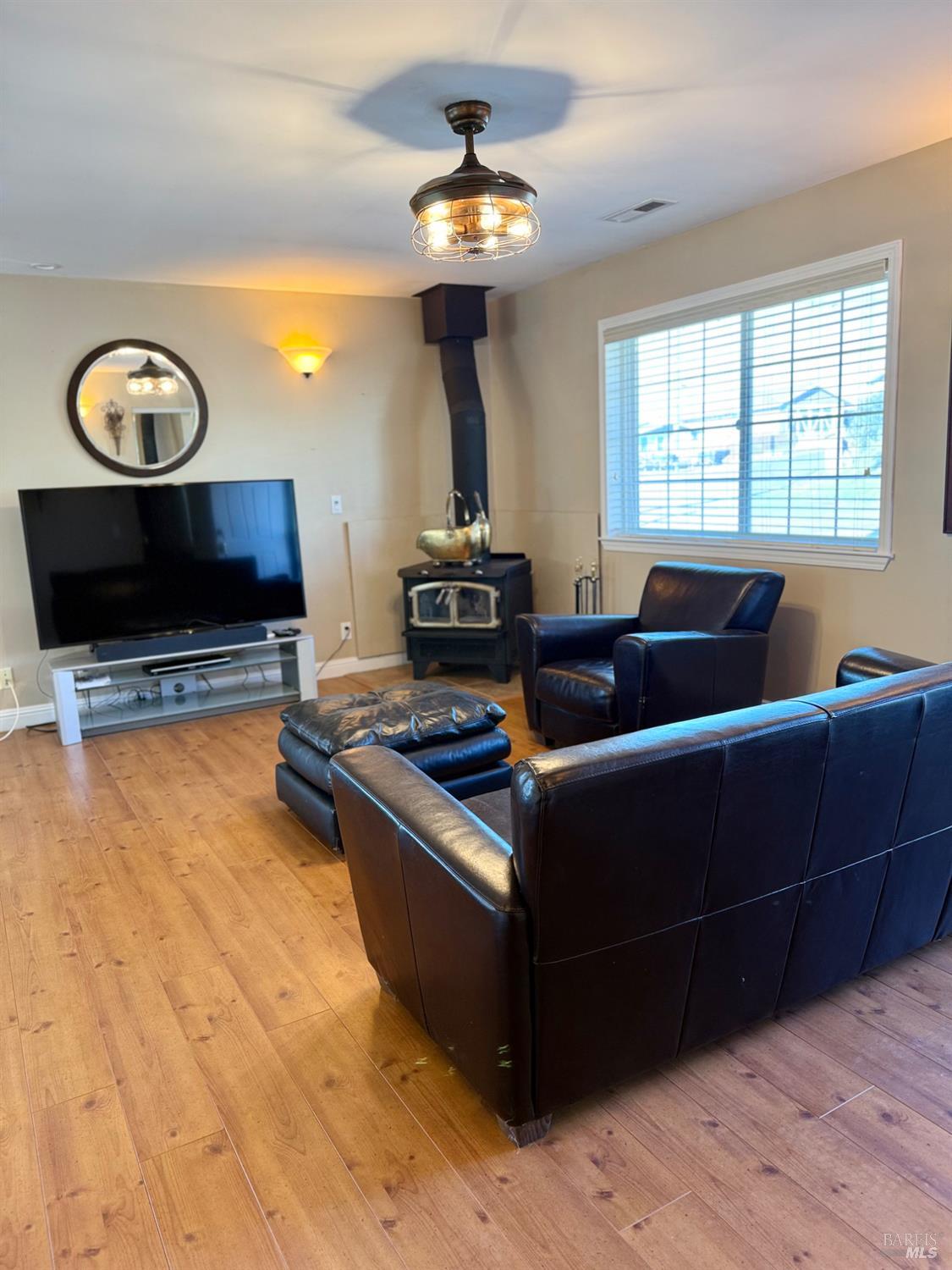 Detail Gallery Image 8 of 32 For 136 Berryessa Dr, Napa,  CA 94558 - 2 Beds | 2 Baths