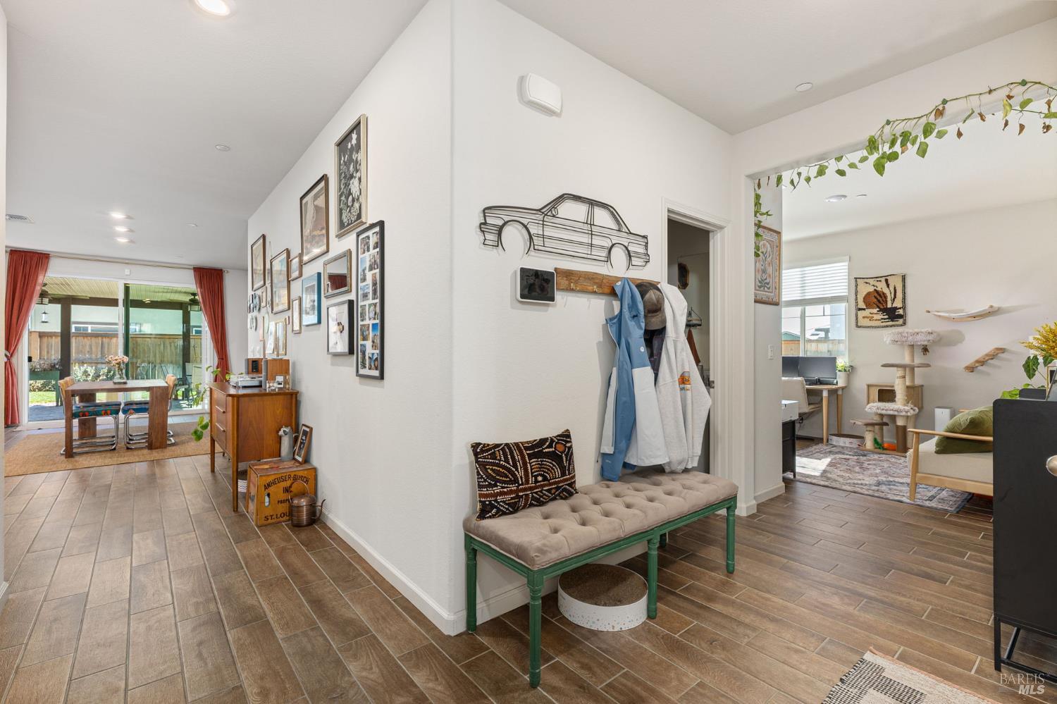 Detail Gallery Image 8 of 60 For 735 Glenwood Way, Dixon,  CA 95620 - 4 Beds | 2/1 Baths