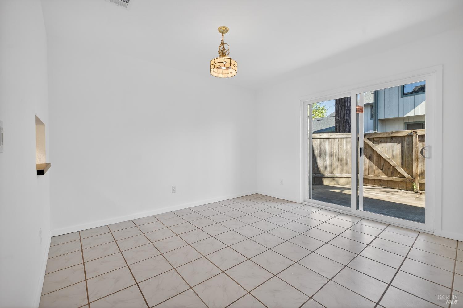 Detail Gallery Image 9 of 31 For 305 Westmont Pl, Santa Rosa,  CA 95401 - 3 Beds | 2/1 Baths