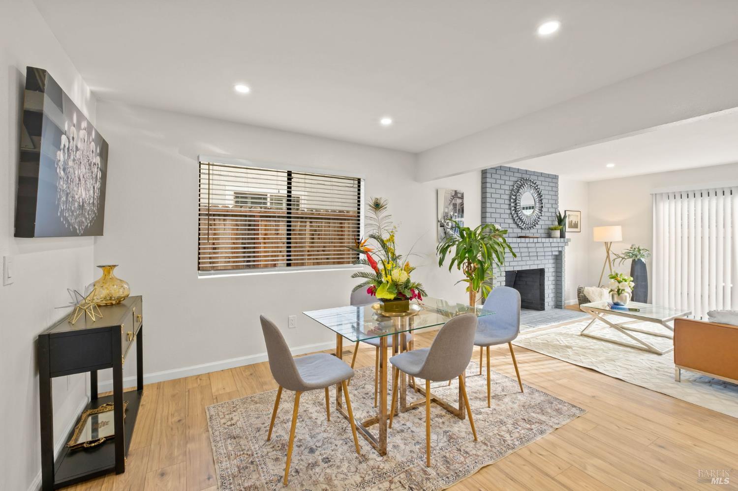 Detail Gallery Image 9 of 43 For 118 Lytham Way, Vallejo,  CA 94591 - 4 Beds | 3 Baths