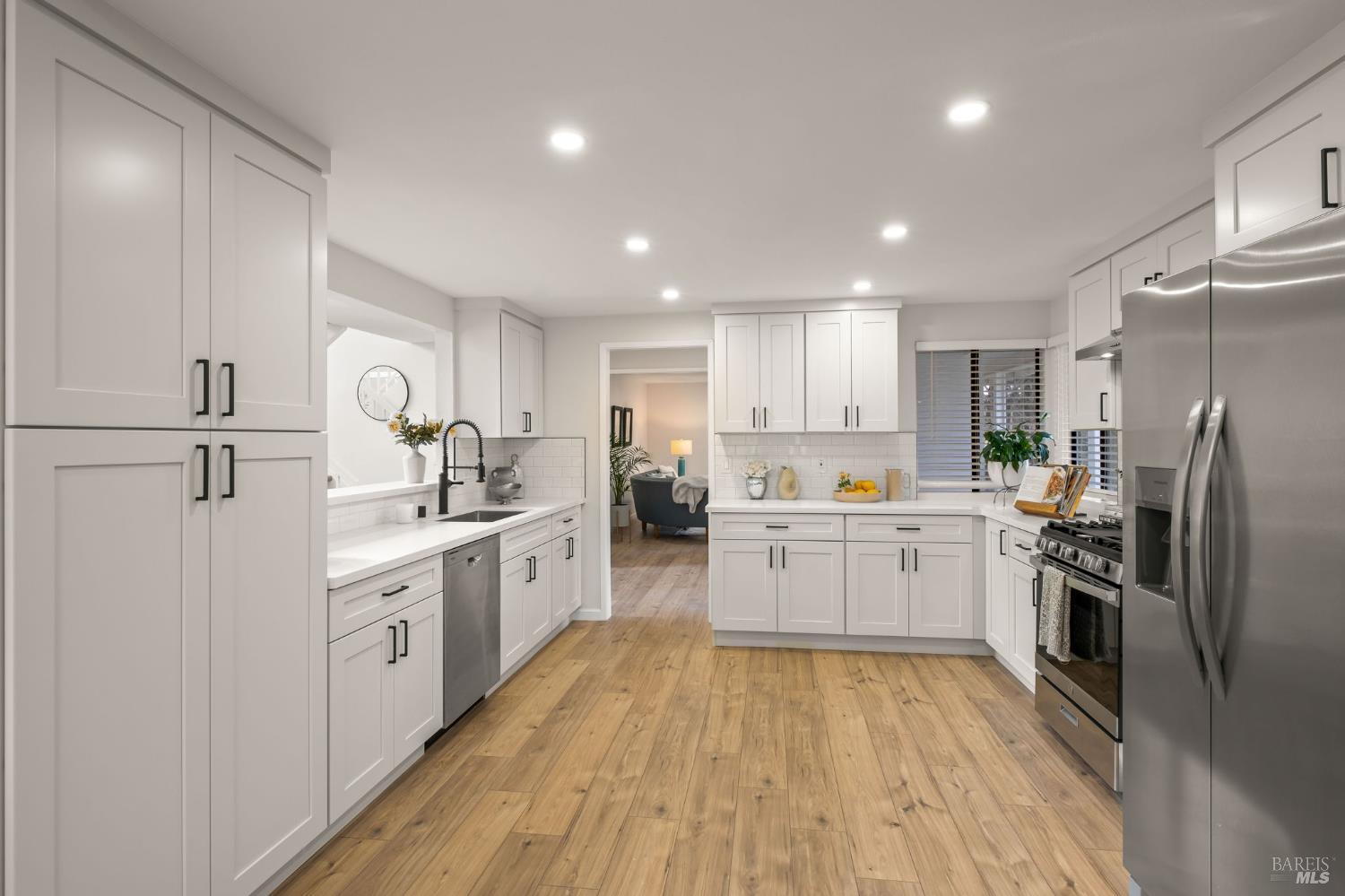 Detail Gallery Image 16 of 43 For 118 Lytham Way, Vallejo,  CA 94591 - 4 Beds | 3 Baths