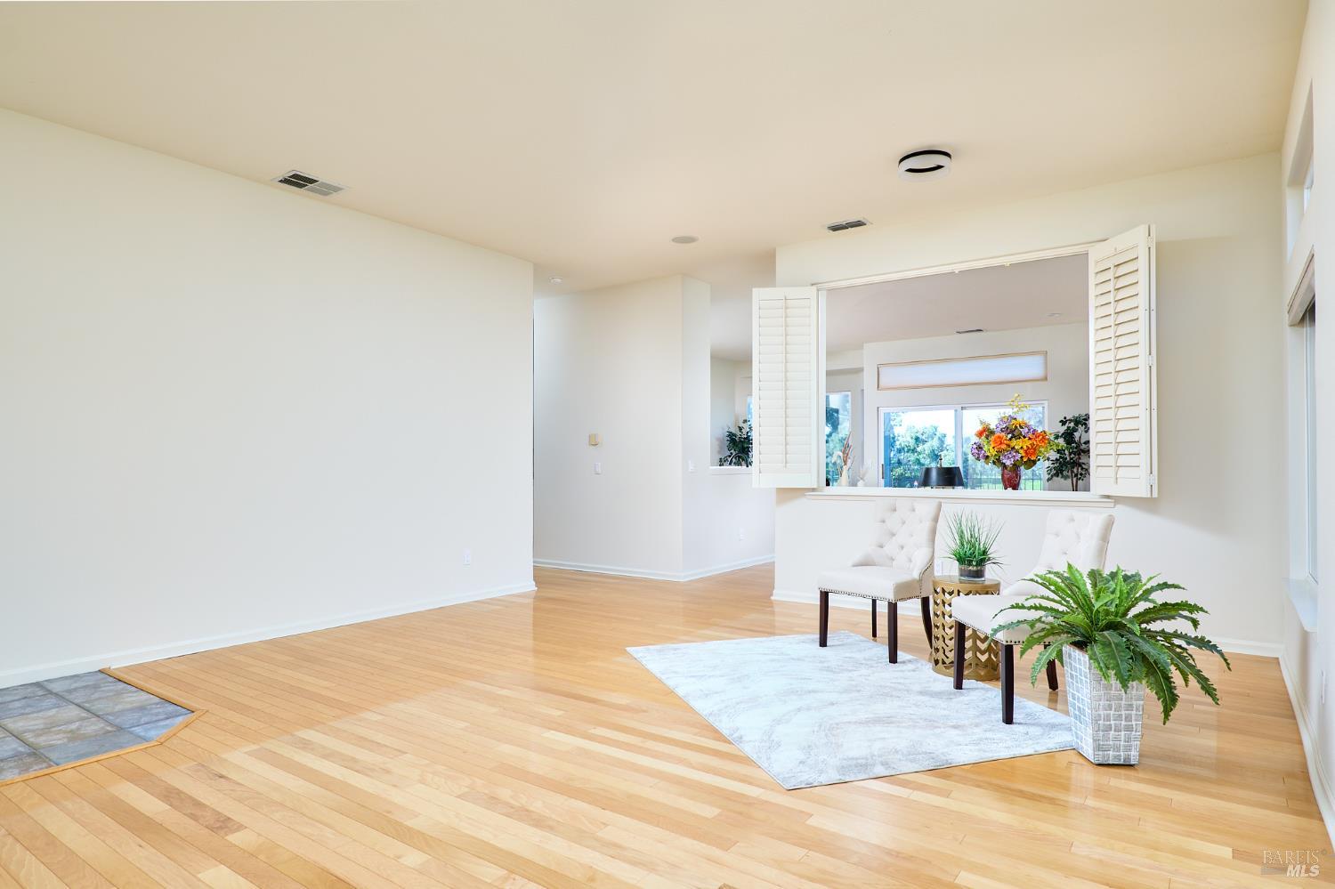 Detail Gallery Image 4 of 32 For 48 Augusta Ct, Rio Vista,  CA 94571 - 2 Beds | 2 Baths