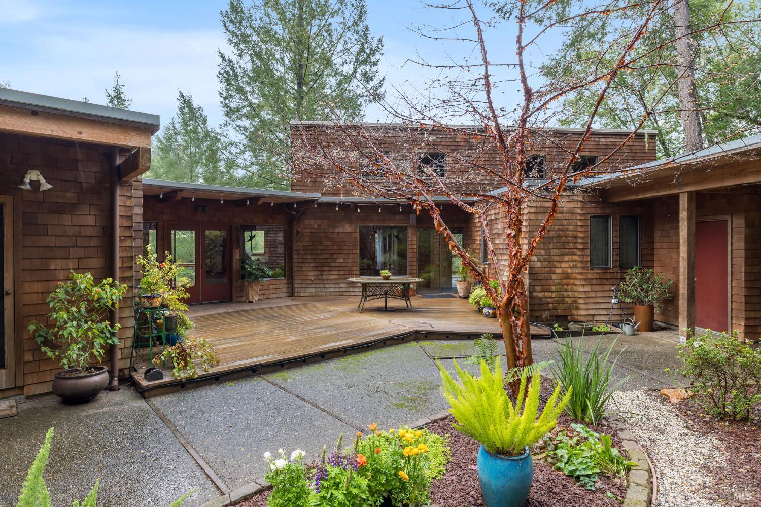 Detail Gallery Image 5 of 45 For 6764 Giovanetti Rd, Forestville,  CA 95436 - 4 Beds | 2 Baths