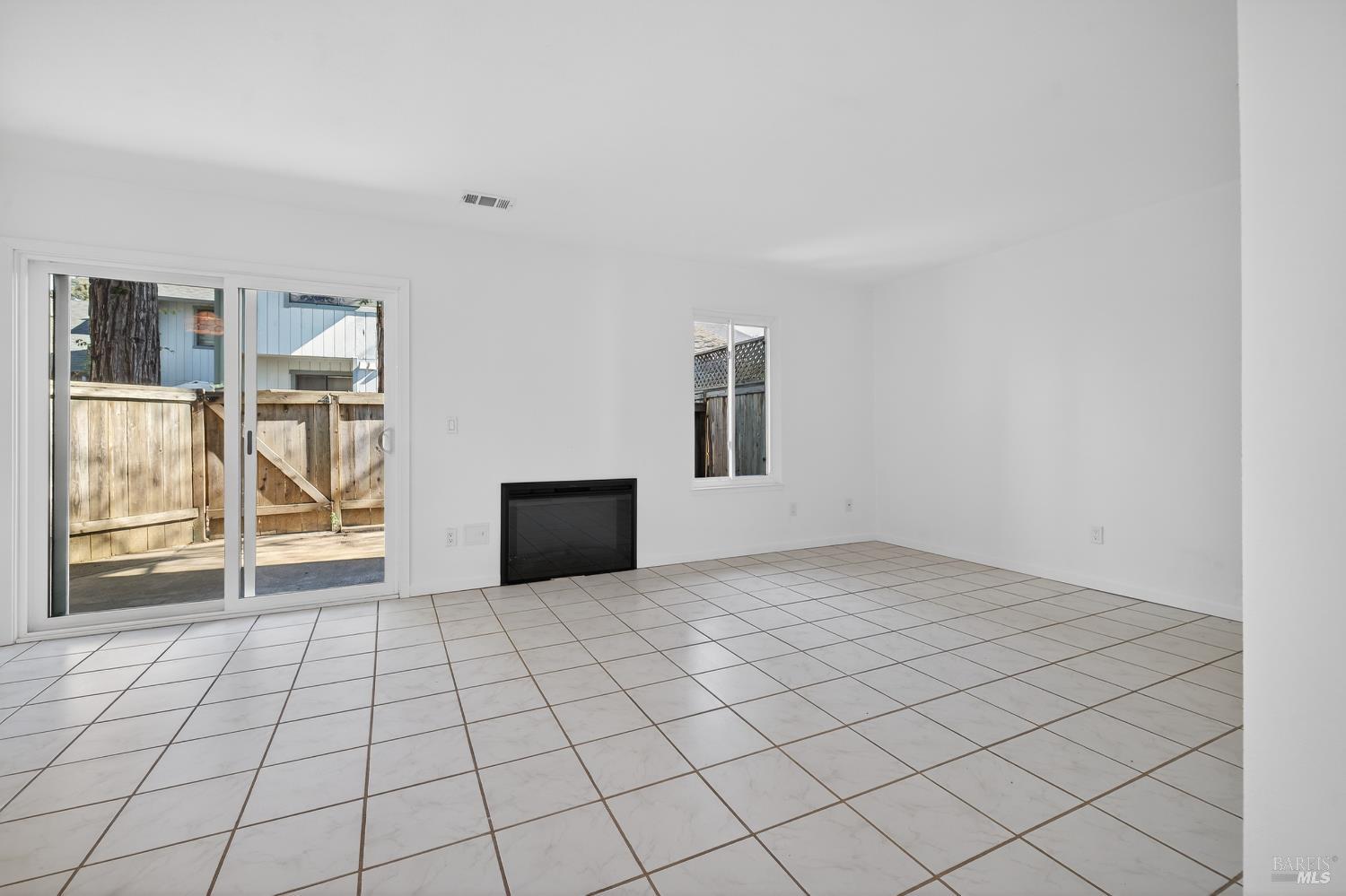 Detail Gallery Image 7 of 31 For 305 Westmont Pl, Santa Rosa,  CA 95401 - 3 Beds | 2/1 Baths