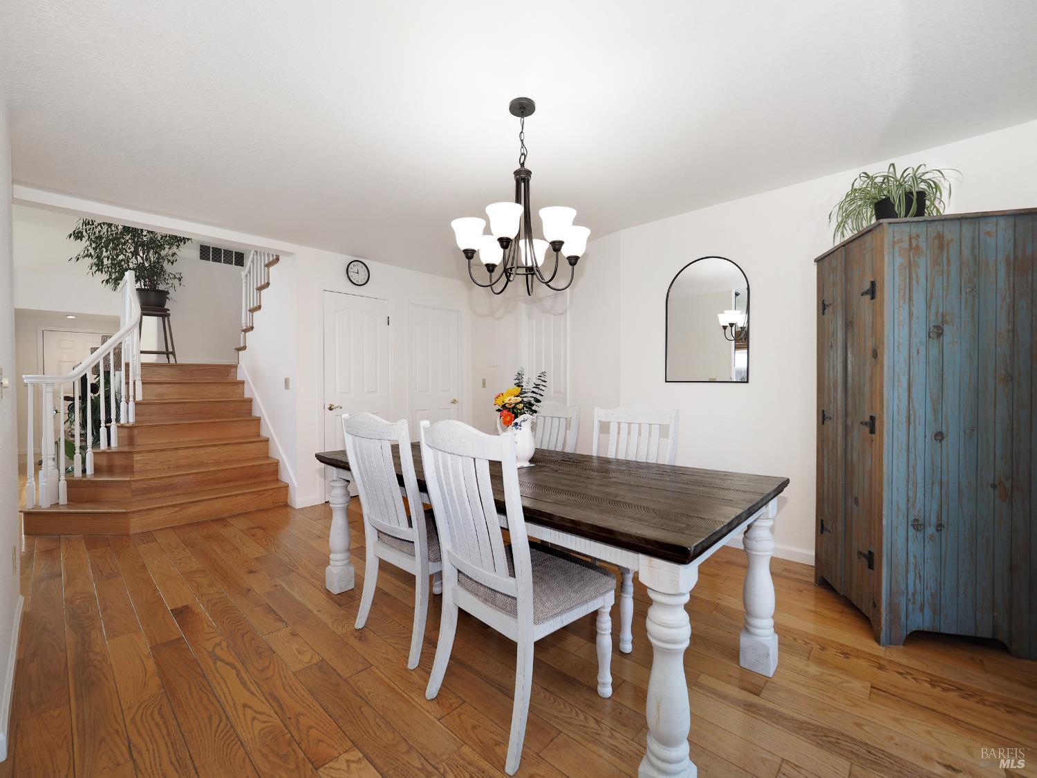 Detail Gallery Image 8 of 43 For 105 Zapata Ct, Windsor,  CA 95492 - 4 Beds | 3 Baths