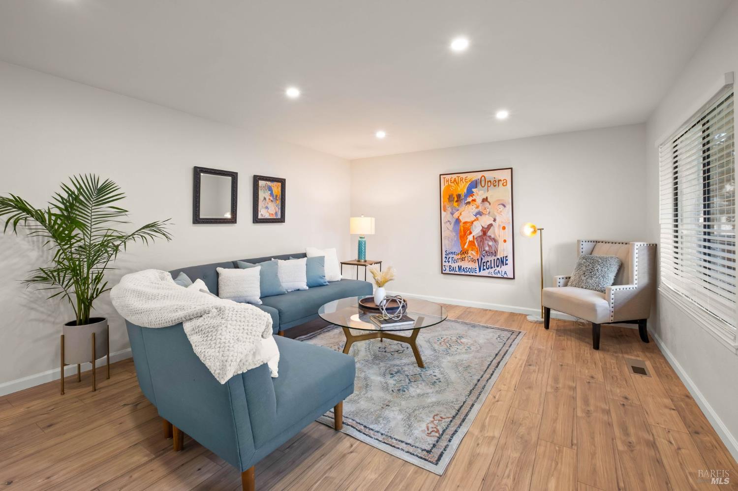 Detail Gallery Image 19 of 43 For 118 Lytham Way, Vallejo,  CA 94591 - 4 Beds | 3 Baths