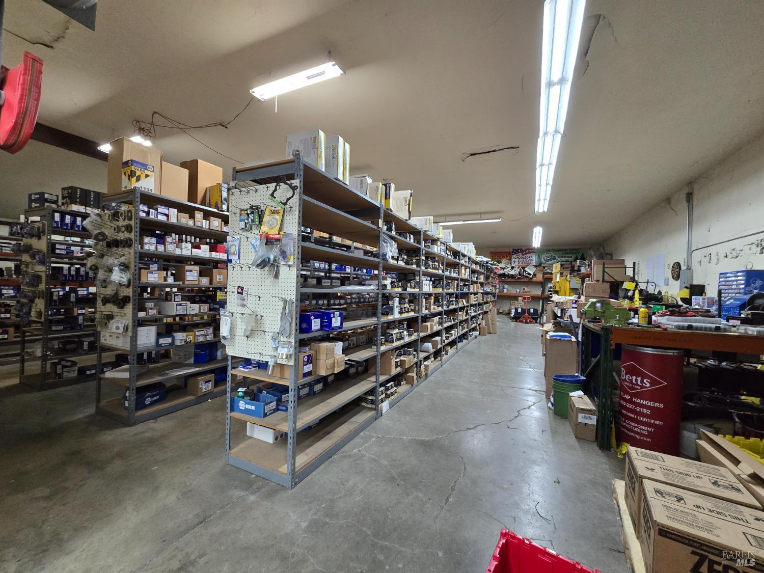 Detail Gallery Image 4 of 7 For 44650 Highway 101, Laytonville,  CA 95454 - – Beds | – Baths