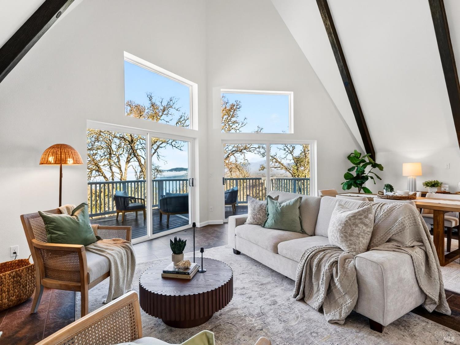 Detail Gallery Image 15 of 38 For 1028 Eastridge Dr, Napa,  CA 94558 - 2 Beds | 2 Baths