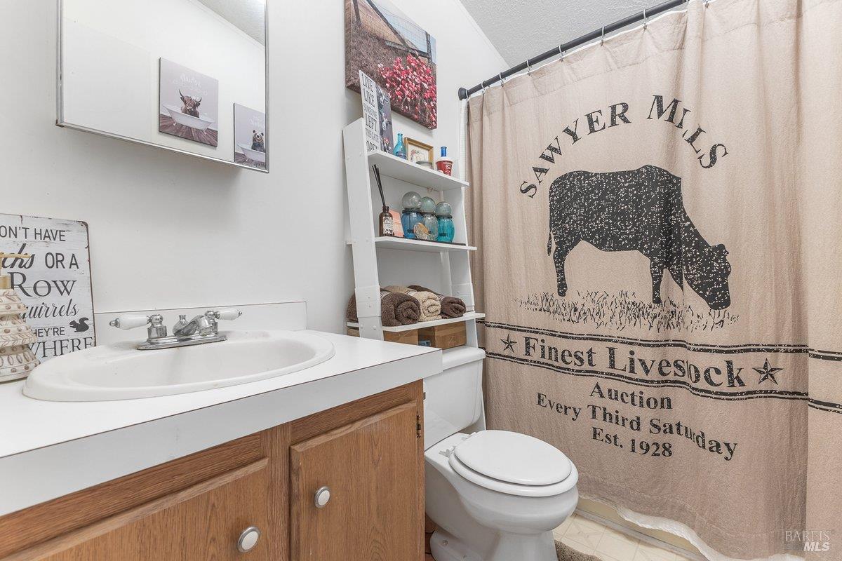 Detail Gallery Image 8 of 10 For 1138 Broadleaf Ln, Windsor,  CA 95492 - 3 Beds | 2 Baths