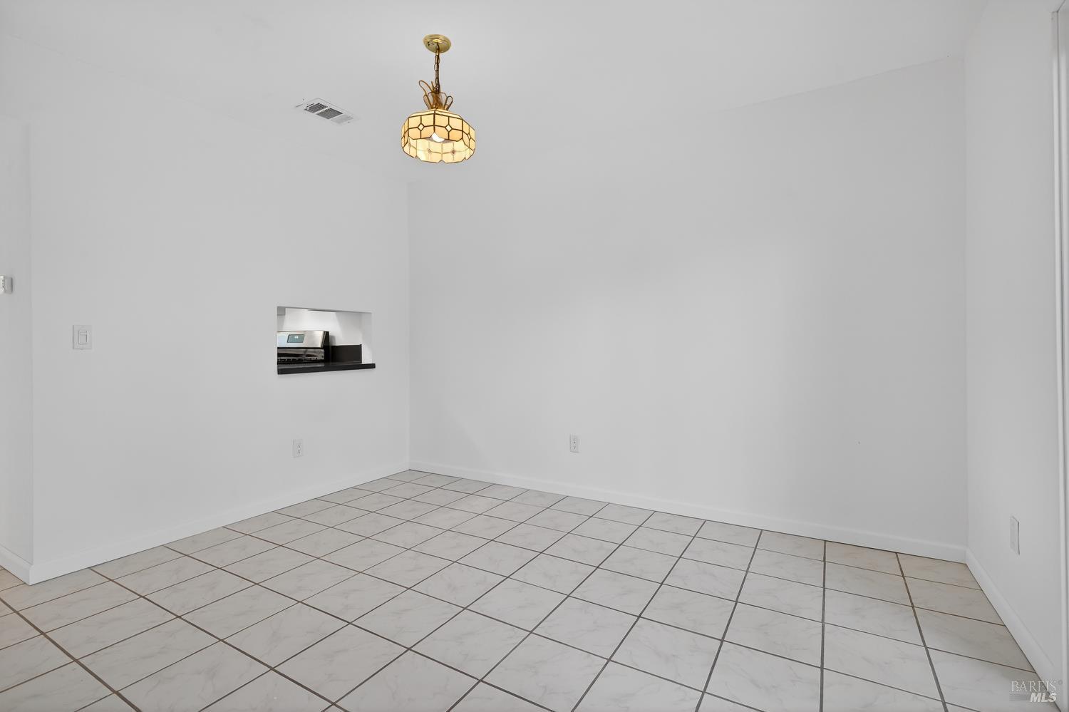 Detail Gallery Image 6 of 31 For 305 Westmont Pl, Santa Rosa,  CA 95401 - 3 Beds | 2/1 Baths