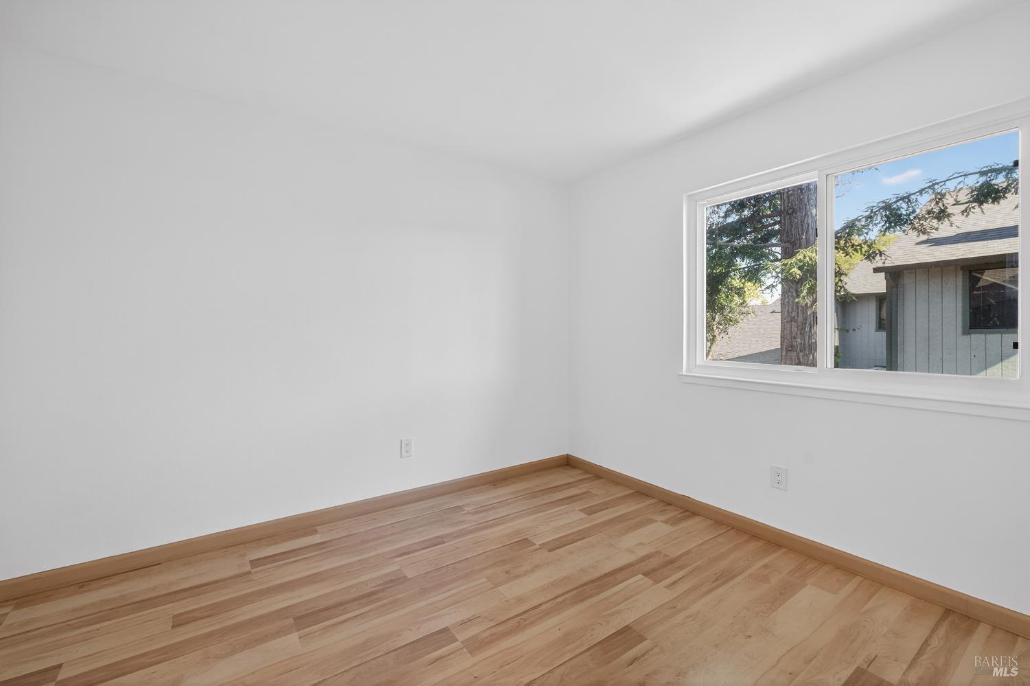 Detail Gallery Image 12 of 31 For 305 Westmont Pl, Santa Rosa,  CA 95401 - 3 Beds | 2/1 Baths