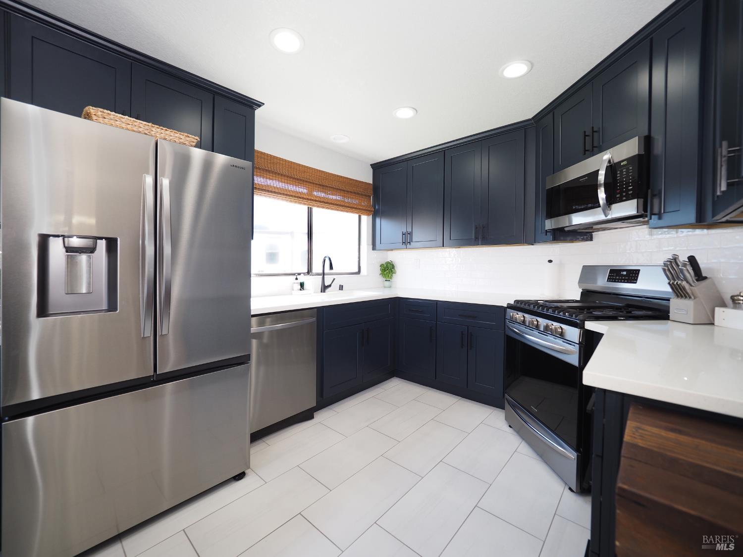 Detail Gallery Image 12 of 43 For 105 Zapata Ct, Windsor,  CA 95492 - 4 Beds | 3 Baths