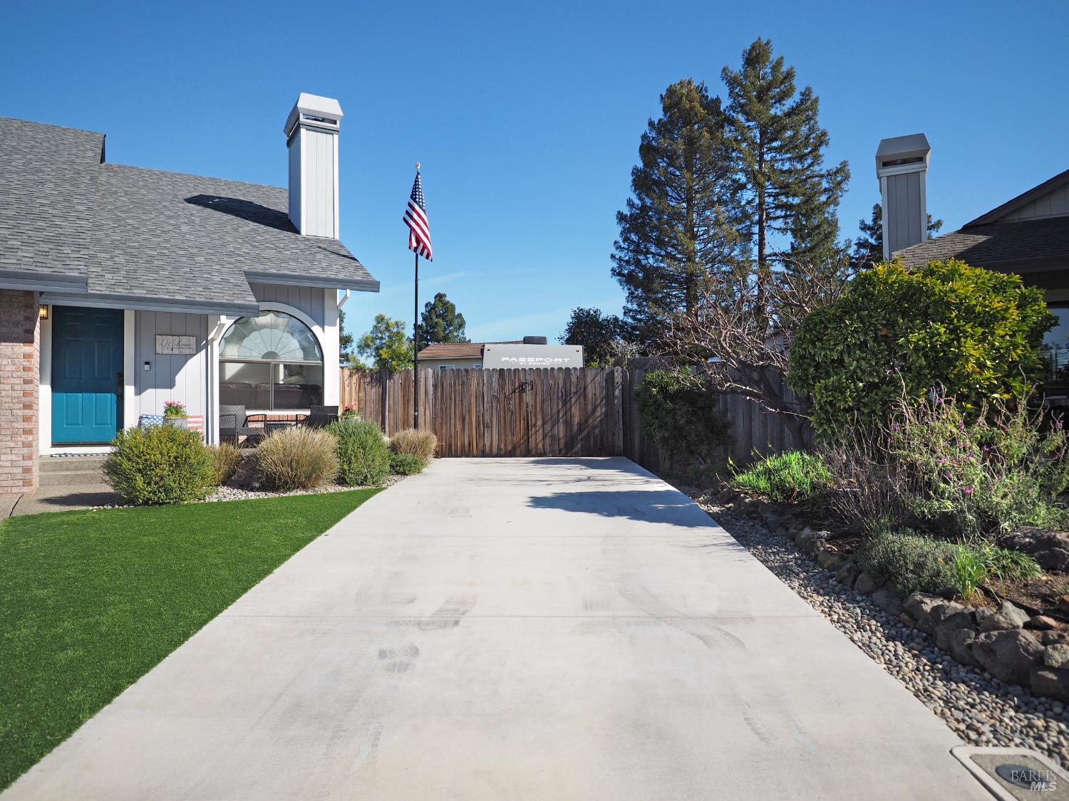 Detail Gallery Image 2 of 43 For 105 Zapata Ct, Windsor,  CA 95492 - 4 Beds | 3 Baths