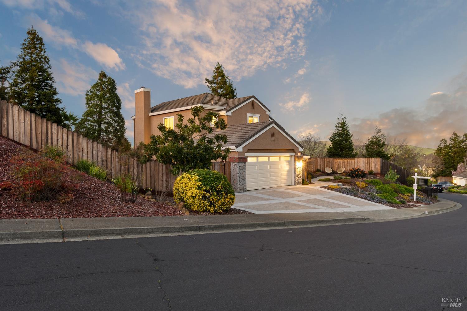 Detail Gallery Image 4 of 80 For 365 Allen Way, Benicia,  CA 94510 - 4 Beds | 3 Baths