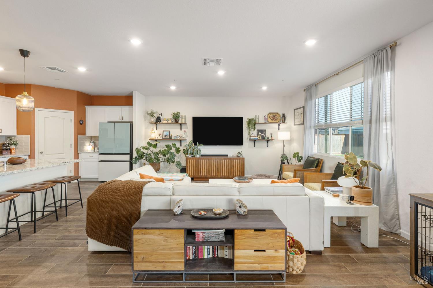 Detail Gallery Image 14 of 60 For 735 Glenwood Way, Dixon,  CA 95620 - 4 Beds | 2/1 Baths