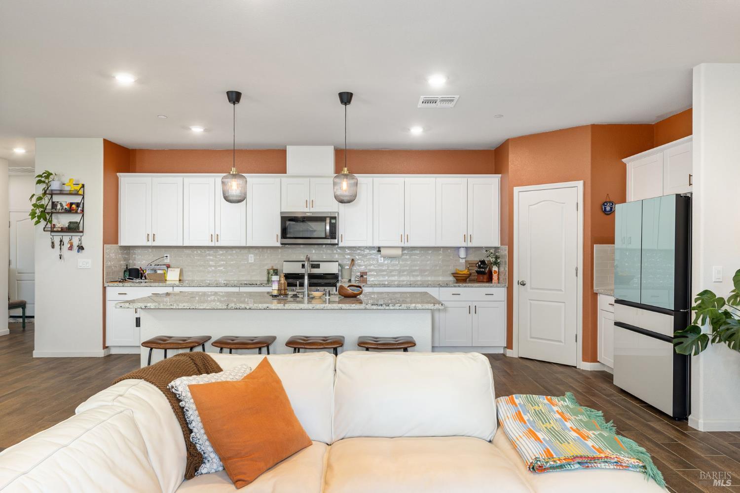 Detail Gallery Image 16 of 60 For 735 Glenwood Way, Dixon,  CA 95620 - 4 Beds | 2/1 Baths