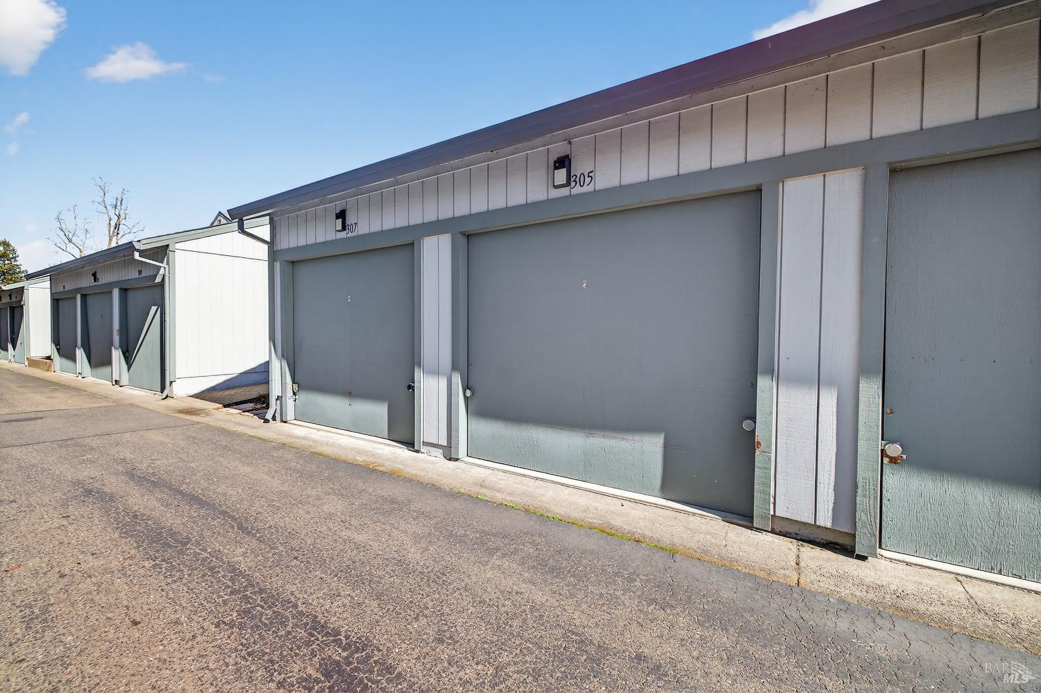 Detail Gallery Image 27 of 31 For 305 Westmont Pl, Santa Rosa,  CA 95401 - 3 Beds | 2/1 Baths