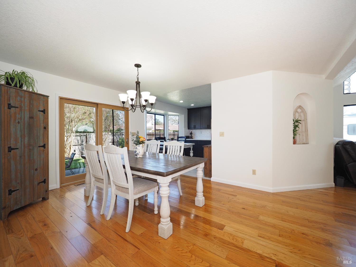 Detail Gallery Image 9 of 43 For 105 Zapata Ct, Windsor,  CA 95492 - 4 Beds | 3 Baths