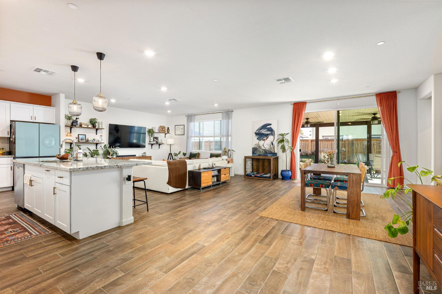 Detail Gallery Image 11 of 60 For 735 Glenwood Way, Dixon,  CA 95620 - 4 Beds | 2/1 Baths