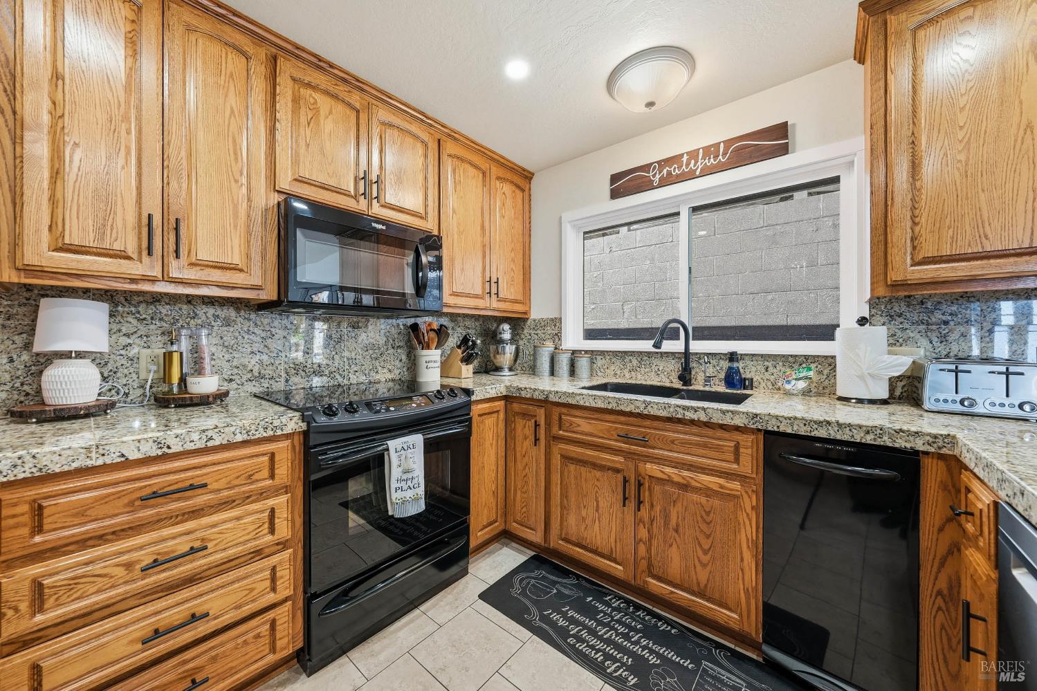 Detail Gallery Image 15 of 59 For 5740 Sunrise Dr, Lower Lake,  CA 95457 - 3 Beds | 2 Baths