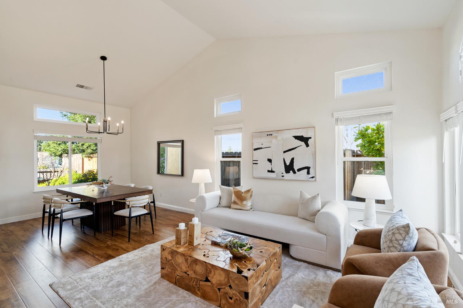 Detail Gallery Image 11 of 80 For 365 Allen Way, Benicia,  CA 94510 - 4 Beds | 3 Baths