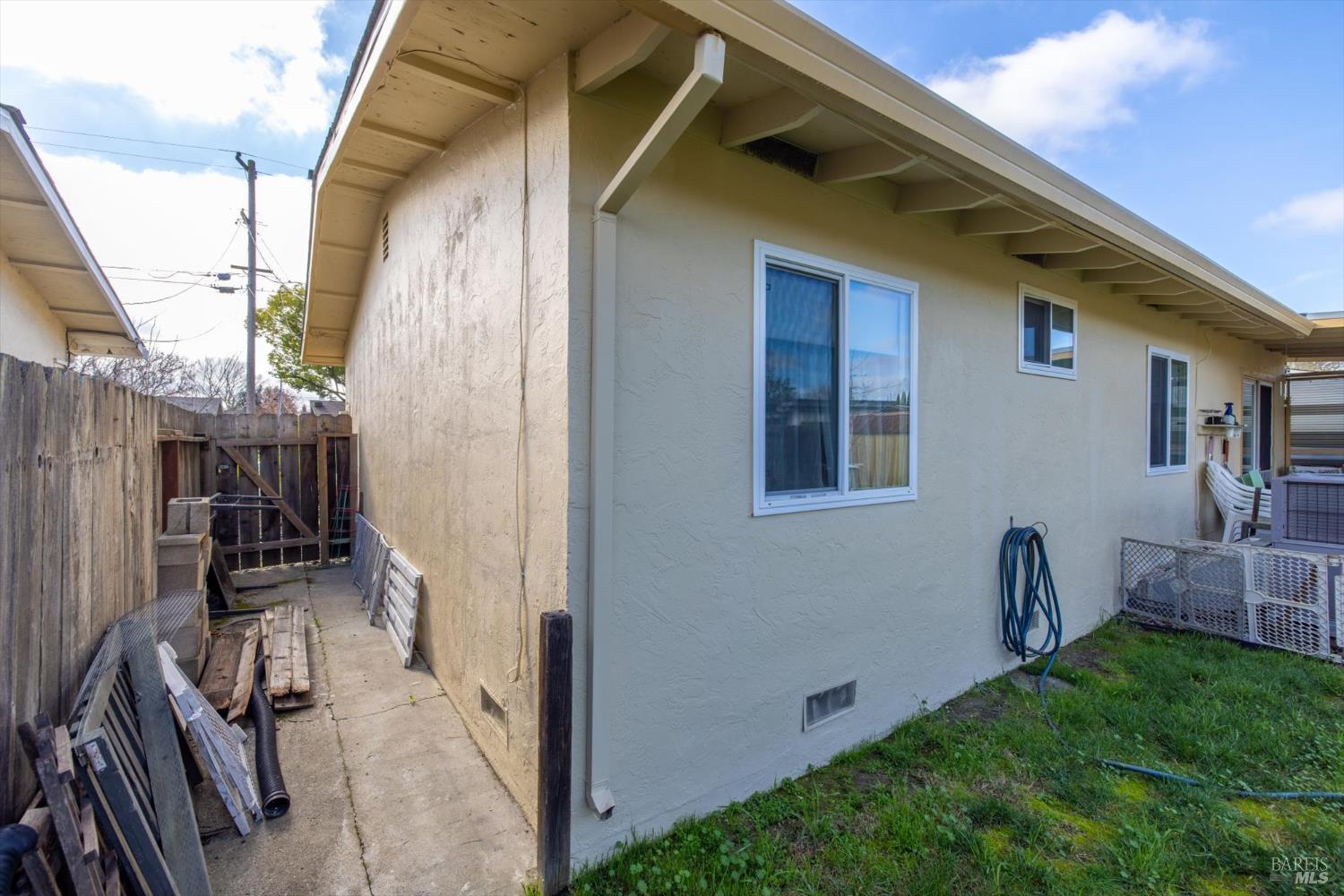 Detail Gallery Image 38 of 43 For 828 Laguna St, Napa,  CA 94558 - 3 Beds | 2 Baths