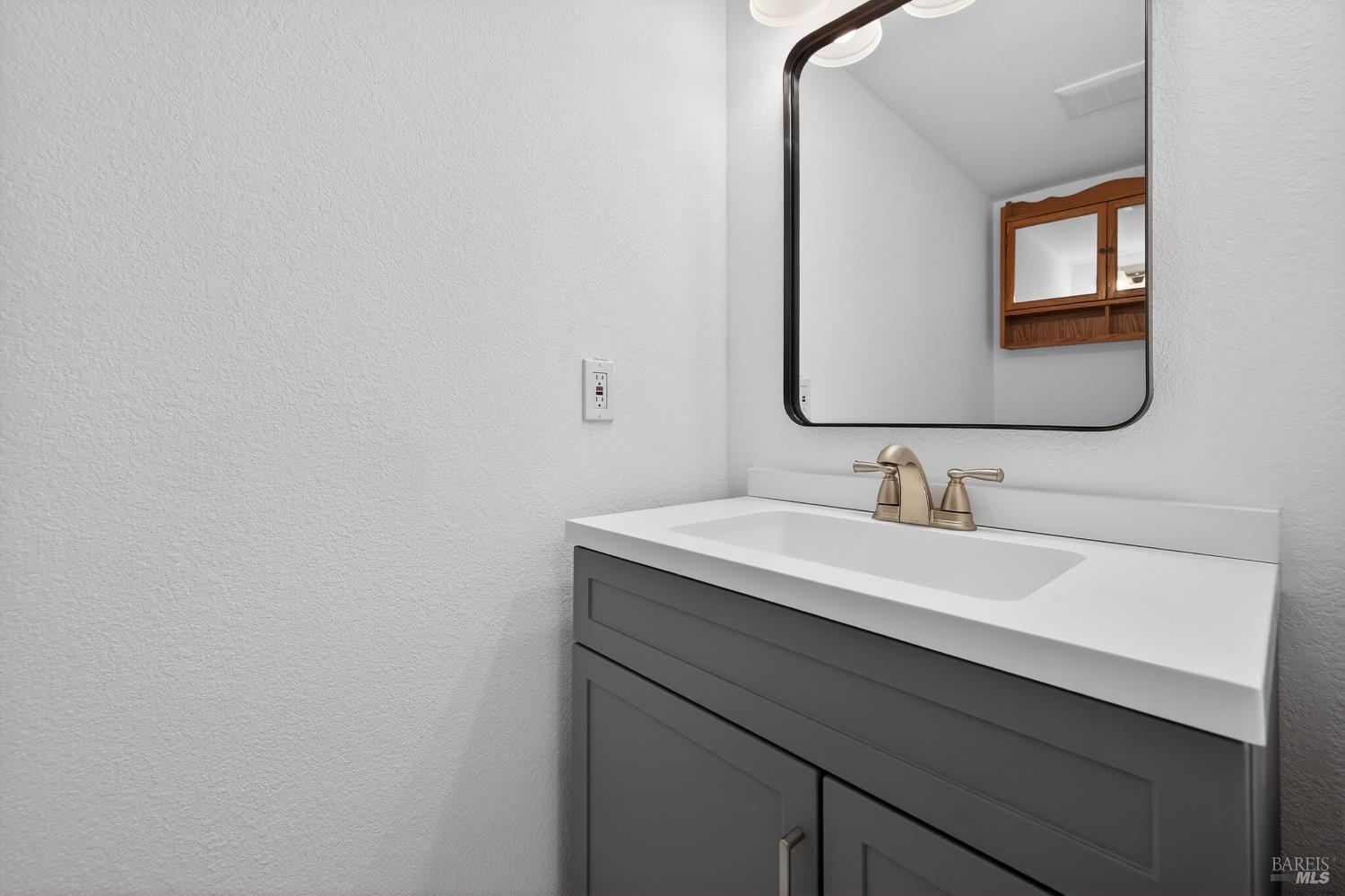 Detail Gallery Image 11 of 31 For 305 Westmont Pl, Santa Rosa,  CA 95401 - 3 Beds | 2/1 Baths