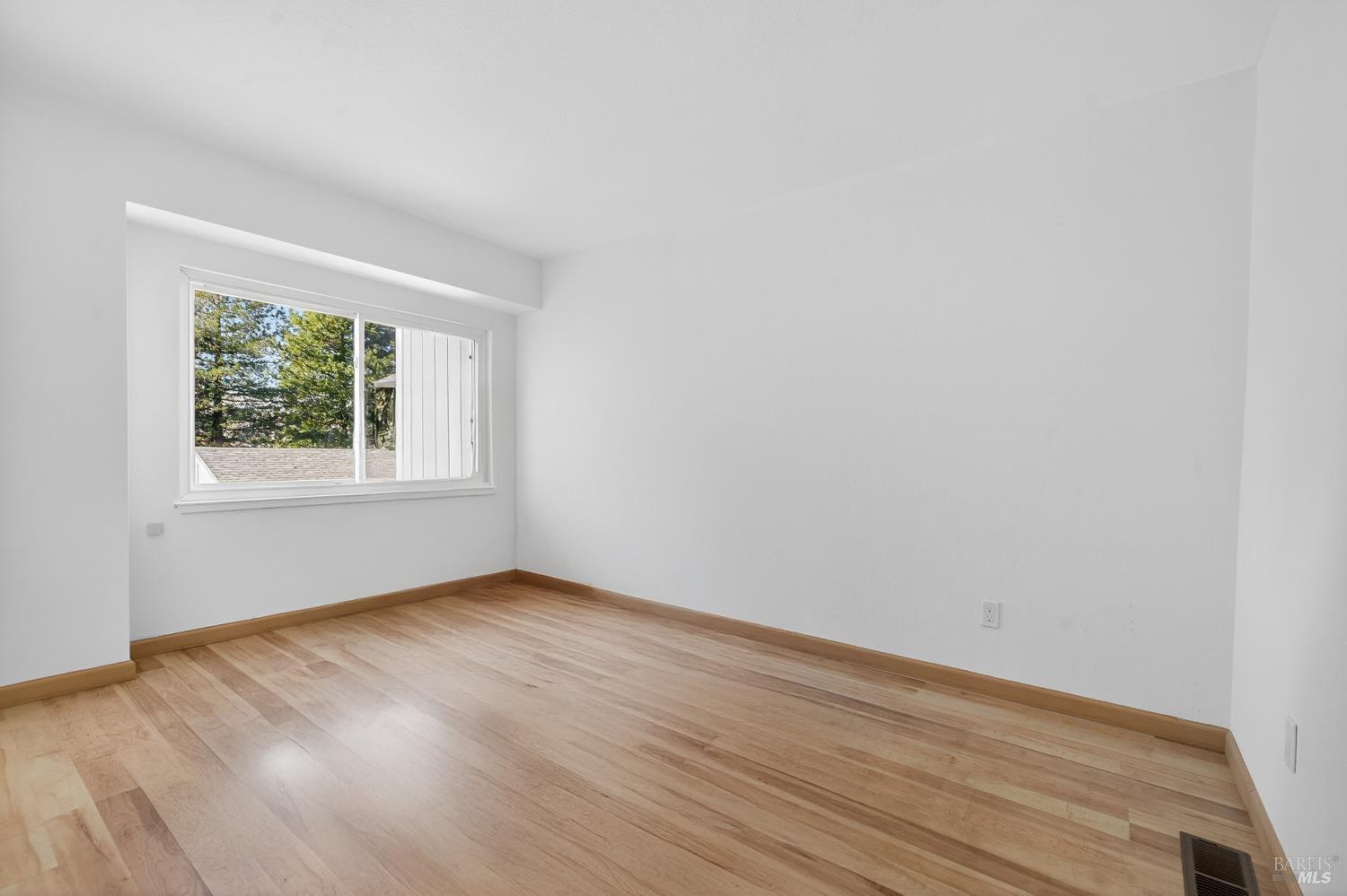 Detail Gallery Image 15 of 31 For 305 Westmont Pl, Santa Rosa,  CA 95401 - 3 Beds | 2/1 Baths