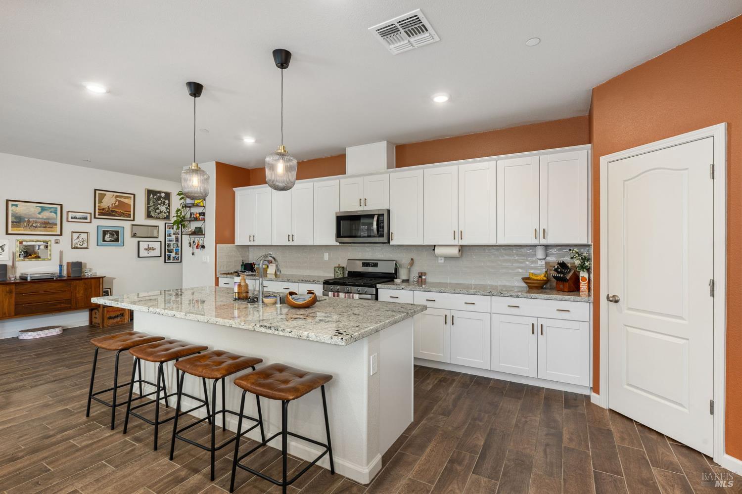 Detail Gallery Image 17 of 60 For 735 Glenwood Way, Dixon,  CA 95620 - 4 Beds | 2/1 Baths