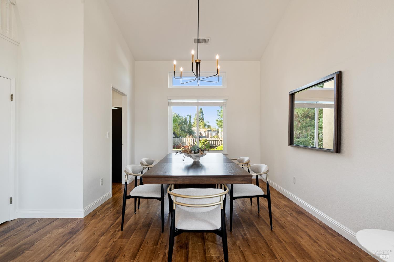 Detail Gallery Image 17 of 80 For 365 Allen Way, Benicia,  CA 94510 - 4 Beds | 3 Baths