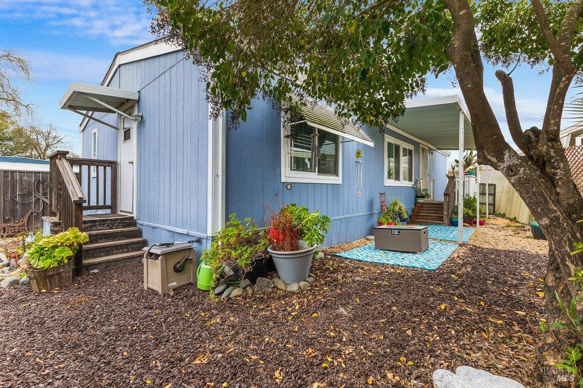 Detail Gallery Image 9 of 10 For 1138 Broadleaf Ln, Windsor,  CA 95492 - 3 Beds | 2 Baths