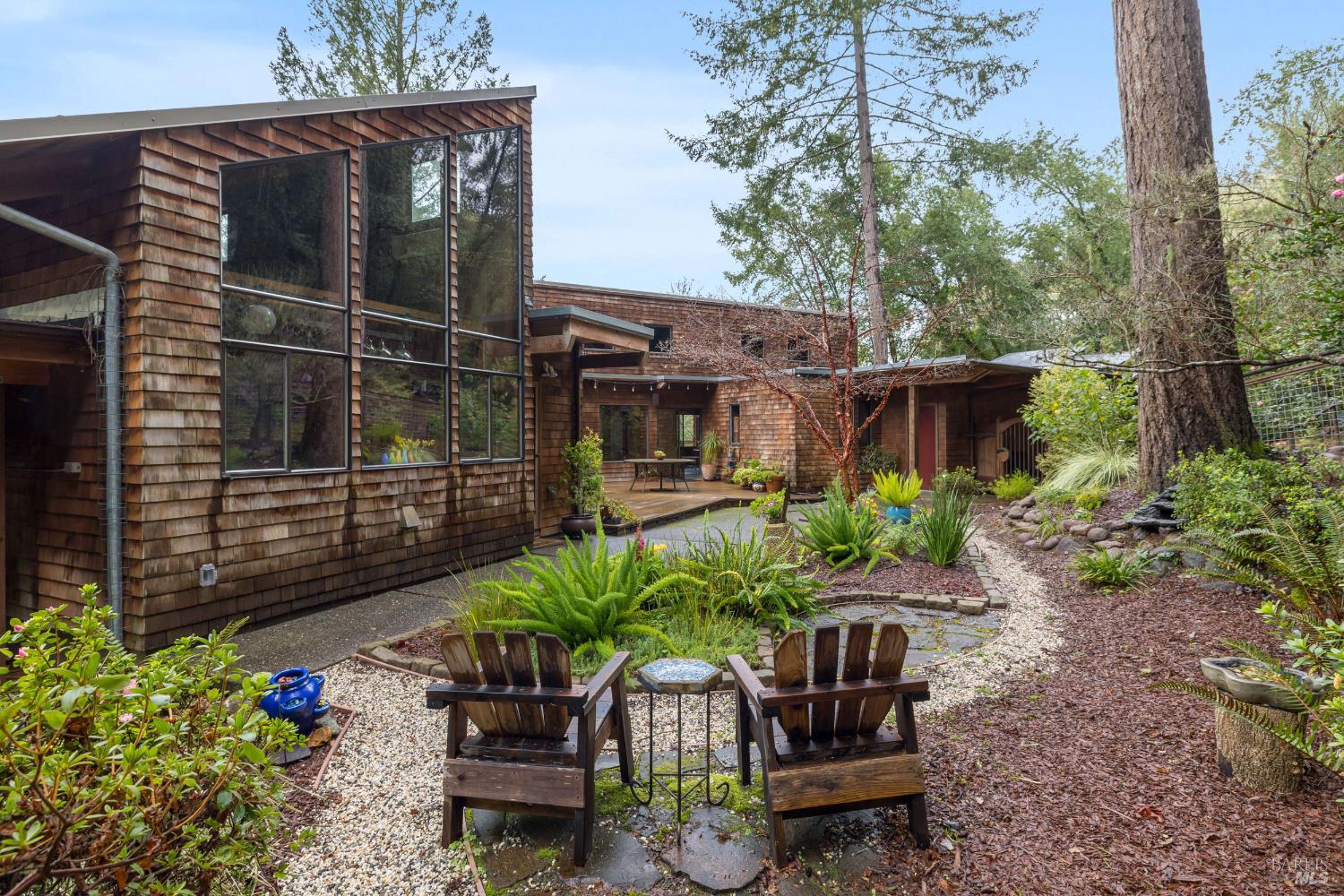 Detail Gallery Image 4 of 45 For 6764 Giovanetti Rd, Forestville,  CA 95436 - 4 Beds | 2 Baths