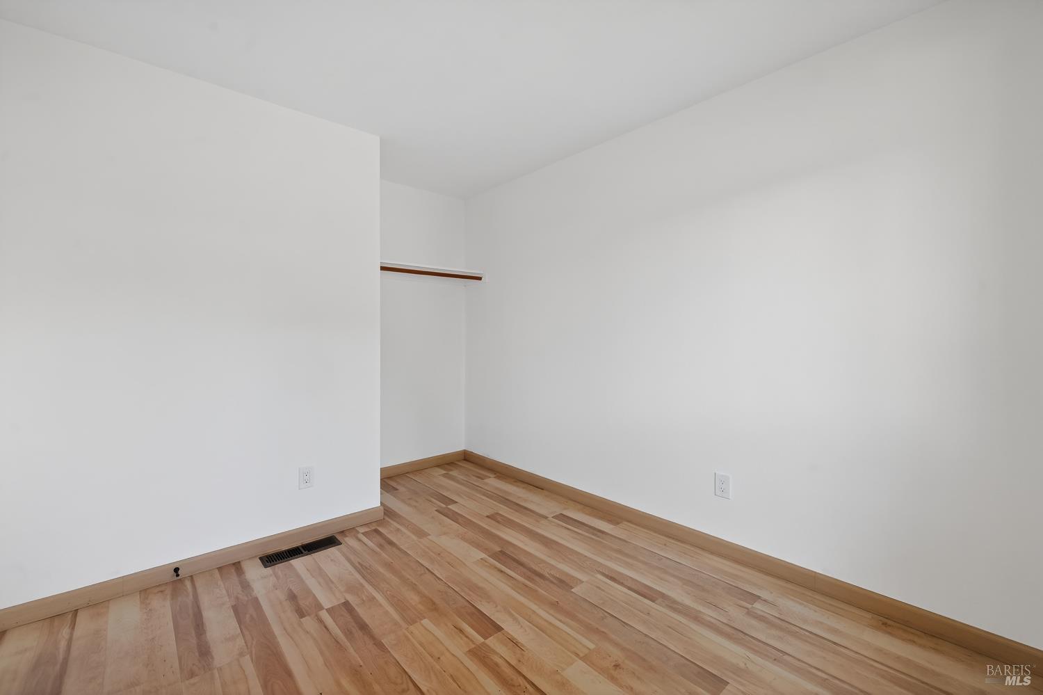 Detail Gallery Image 14 of 31 For 305 Westmont Pl, Santa Rosa,  CA 95401 - 3 Beds | 2/1 Baths