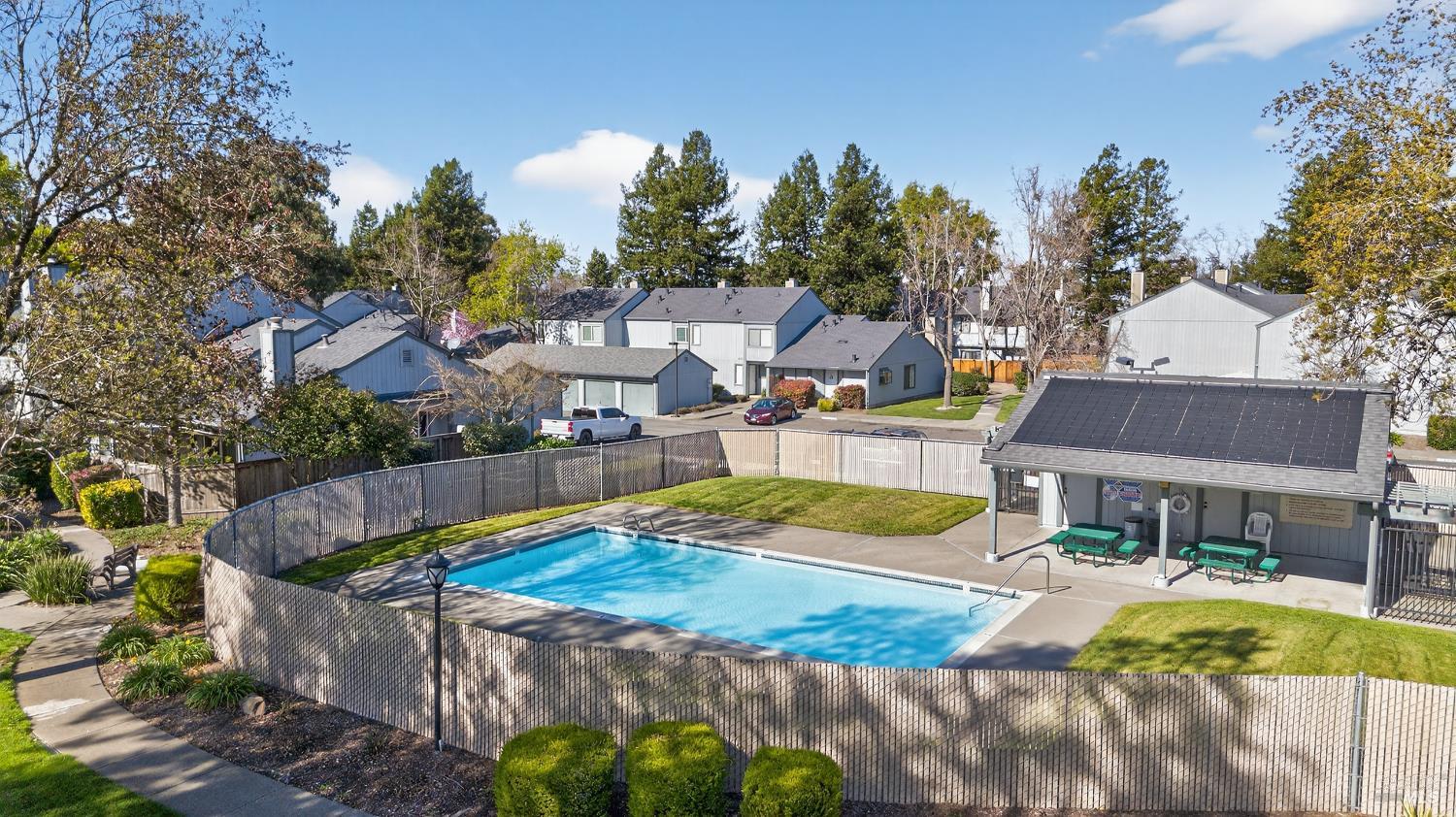 Detail Gallery Image 30 of 31 For 305 Westmont Pl, Santa Rosa,  CA 95401 - 3 Beds | 2/1 Baths